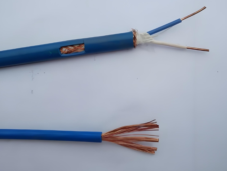 導(dǎo)體是電纜中的關(guān)鍵部件,它承載和傳輸電流.jpg 導(dǎo)體是電纜中的關(guān)鍵部件,它承載和傳輸電流.jpg